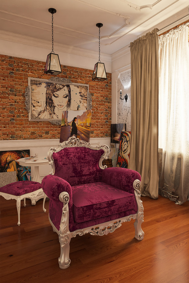 Интерьер гостиной в стиле эклектика с винтажным креслом