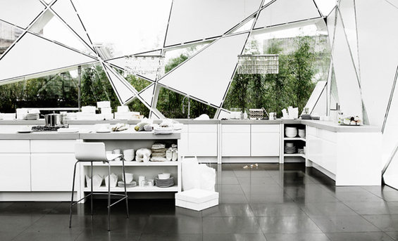 Фотография: Кухня и столовая в стиле Современный, Хай-тек, Декор интерьера, DIY, Цвет в интерьере – фото на INMYROOM