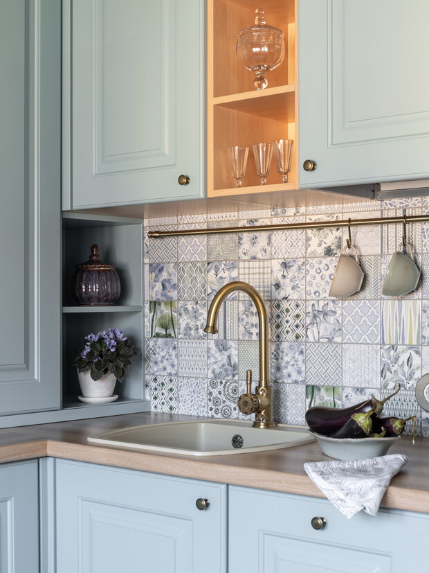 Фотография: Кухня и столовая в стиле Прованс и Кантри, Квартира, Проект дня, Кирпичный дом, 2 комнаты, 40-60 метров, Башкортостан, Лариса Байракова – фото на INMYROOM