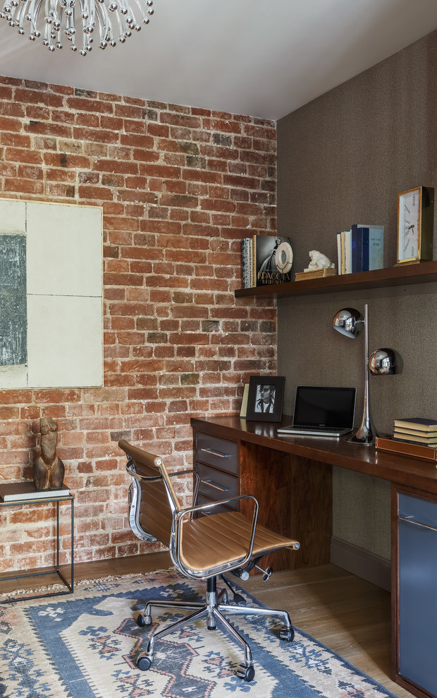 Фотография: Кабинет в стиле Лофт, Эклектика, Квартира, Проект недели, Москва, Сергей Красюк, Старый фонд, Кирпичный дом, 4 и больше, Более 90 метров, Мария Пилипенко – фото на INMYROOM