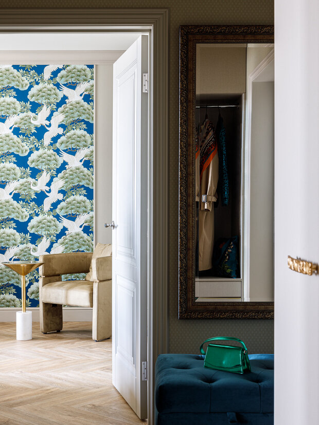 Интерьер прихожей в стиле эклектика с элементами классики