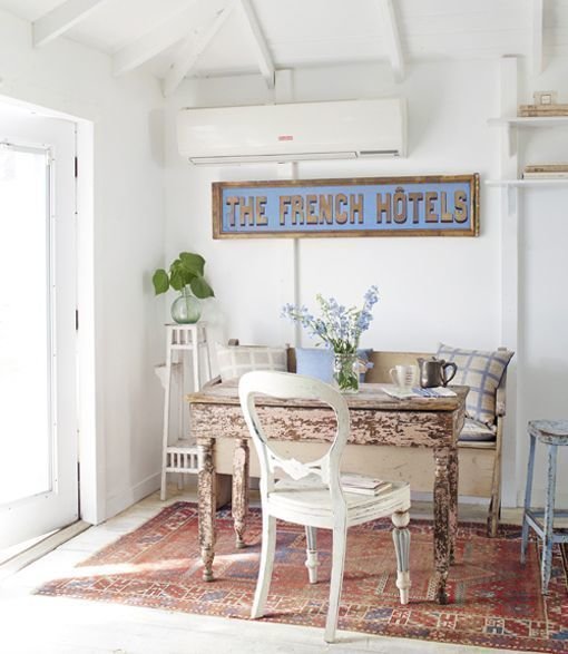 Фотография: Кухня и столовая в стиле Прованс и Кантри, Декор интерьера, Дом, Дом и дача, как оформить маленький дом – фото на INMYROOM