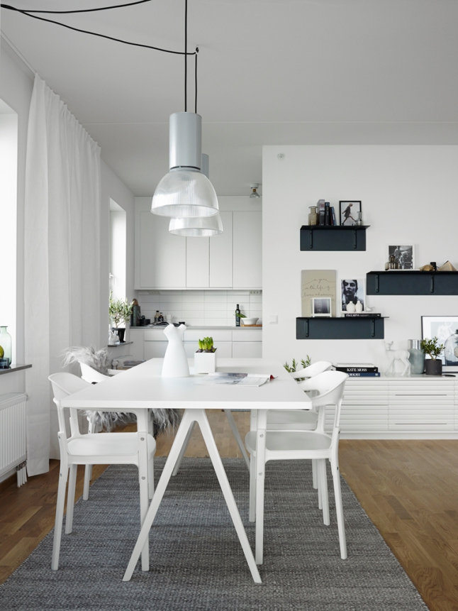Фотография: Кухня и столовая в стиле Скандинавский, Минимализм, Декор интерьера, Квартира, Аксессуары, Мебель и свет, Белый, Черный – фото на INMYROOM Фотография: Кухня и столовая в стиле Скандинавский, Минимализм, Декор интерьера, Квартира, Аксессуары, Мебель и свет, Белый, Черный – фото на INMYROOM