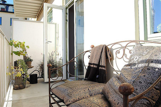 Фотография: Балкон в стиле Прованс и Кантри, Декор интерьера, Квартира, Дизайн интерьера, Мебель и свет, Цвет в интерьере, Стокгольм, Коричневый – фото на INMYROOM