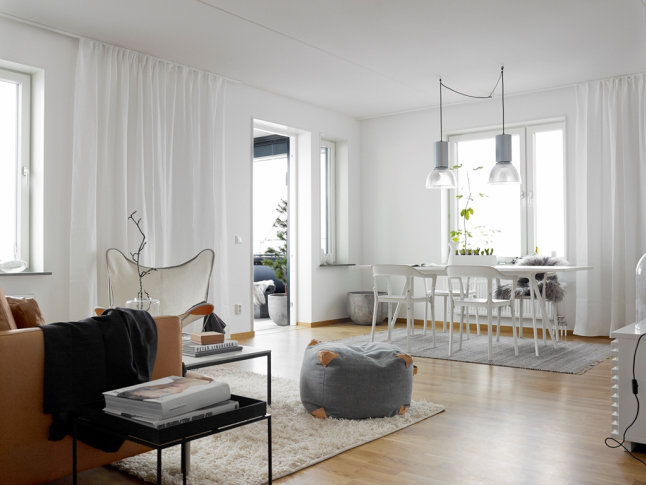 Фотография: Гостиная в стиле Скандинавский, Минимализм, Декор интерьера, Квартира, Аксессуары, Мебель и свет, Белый, Черный – фото на INMYROOM Фотография: Гостиная в стиле Скандинавский, Минимализм, Декор интерьера, Квартира, Аксессуары, Мебель и свет, Белый, Черный – фото на INMYROOM