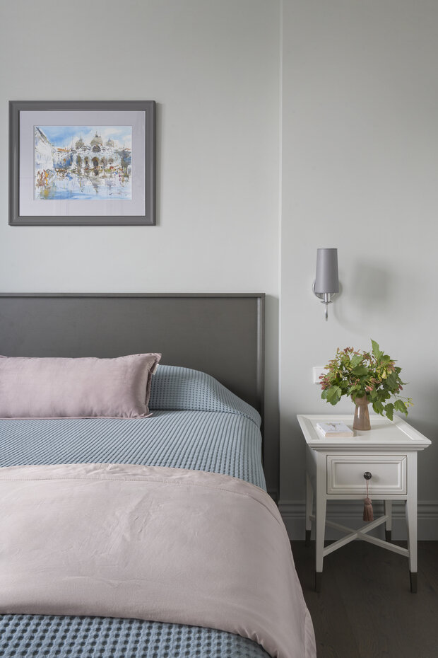 Фотография: Спальня в стиле Классический, Современный, Эклектика, Квартира, Проект дня, Москва, 2 комнаты, 60-90 метров, современный с элементами классики и роскоши – фото на INMYROOM