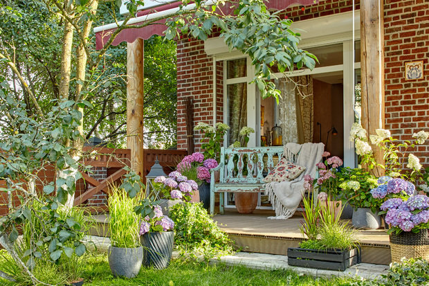 Фотография: Терраса в стиле Прованс и Кантри, Эклектика, Дом, Проект дня, Дача, Дом и дача, дом из бруса, Калужская область, 4 и больше, Более 90 метров, Нина Биркадзе, Дина Косточка, Малоярославец – фото на INMYROOM