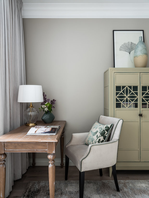 Интерьер кабинета в скандинавском стиле с элементами джапанди