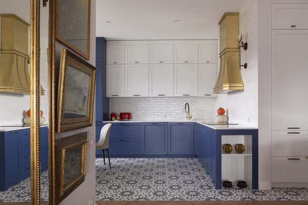 Фотография: Кухня и столовая в стиле Классический, Эклектика, Квартира, Проект дня, Москва, 3 комнаты, Более 90 метров, современные интерьеры – фото на INMYROOM