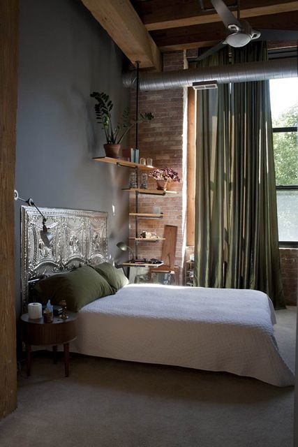 Фотография: Спальня в стиле Лофт, Декор интерьера, Декор дома, Картины, Окна, Пол – фото на INMYROOM Фотография: Спальня в стиле Лофт, Декор интерьера, Декор дома, Картины, Окна, Пол – фото на INMYROOM