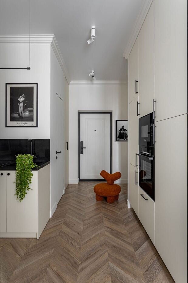 Фотография: Прихожая в стиле Современный, Малогабаритная квартира, Проект дня, Москва, 3 комнаты, Сара Михайлова, современный/минимализм, ЖК «Headliner» – фото на INMYROOM