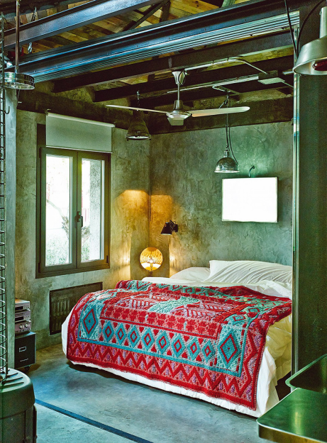 Фотография: Спальня в стиле Лофт, Дома и квартиры, Интерьеры звезд, Индустриальный – фото на INMYROOM