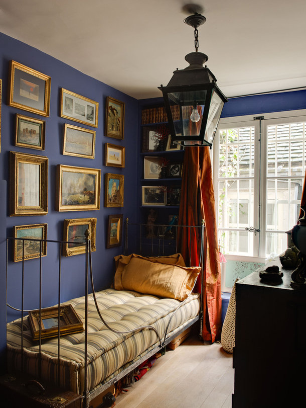 Фотография: Спальня в стиле Прованс и Кантри, Декор интерьера, Антиквариат, Праздник, Новый Год – фото на INMYROOM Фотография: Спальня в стиле Прованс и Кантри, Декор интерьера, Антиквариат, Праздник, Новый Год – фото на INMYROOM