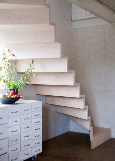 Фотография: Прихожая в стиле Лофт, Современный, Дом, Цвет в интерьере, Дома и квартиры, Белый, Камин, Лестница – фото на INMYROOM