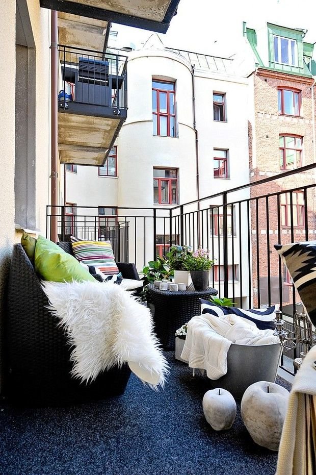 Фотография: Балкон в стиле Современный, Квартира, Аксессуары, Мебель и свет, Терраса, Советы, Ремонт на практике, бюджетное обновление балкона, экономичный ремонт на балконе – фото на INMYROOM