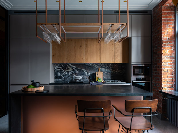 Фотография: Кухня и столовая в стиле Лофт, Эклектика, Квартира, Проект дня, Москва, Кирпичный дом, 4 и больше, Более 90 метров, Берлога, Елена Тамбиева, Наталья Водопьянова – фото на INMYROOM