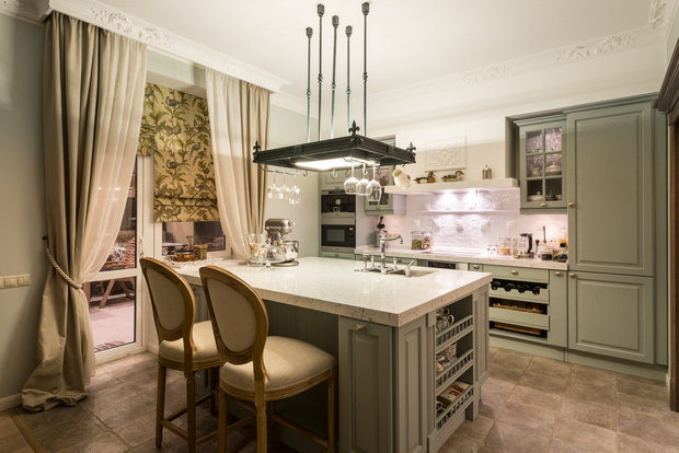 Фотография: Кухня и столовая в стиле Прованс и Кантри, Классический, Дом, Проект недели, Дом и дача, Новая Москва, Юлия Соловьева, 4 и больше, Более 90 метров – фото на INMYROOM
