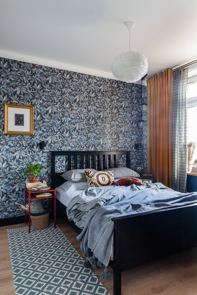 Тумбы из ИКЕА перекрасили в брусничный цвет, там же подобрали желтые шторы, которые добавили настроения и ярких красок в обстановку. Тумбы из ИКЕА перекрасили в брусничный цвет, там же подобрали желтые шторы, которые добавили настроения и ярких красок в обстановку.