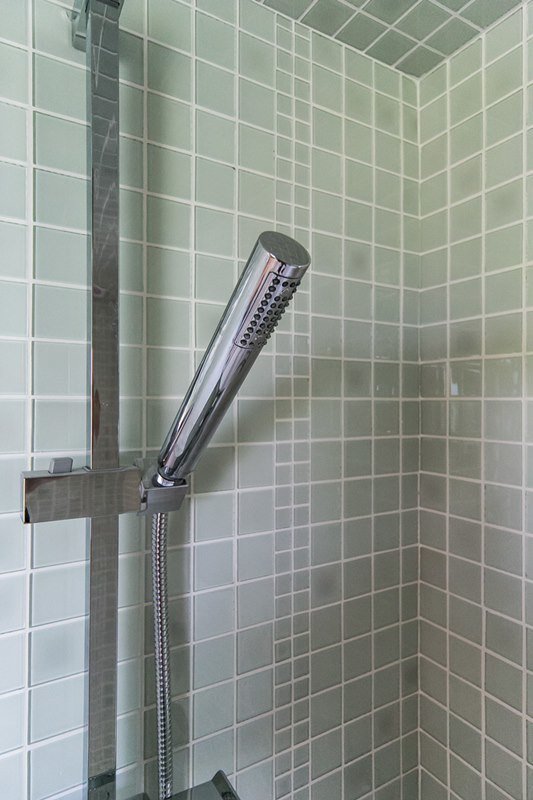 Фотография: Ванная в стиле , Интерьер комнат, Дача, Дачный ответ, Мансарда – фото на INMYROOM Фотография: Ванная в стиле , Интерьер комнат, Дача, Дачный ответ, Мансарда – фото на INMYROOM