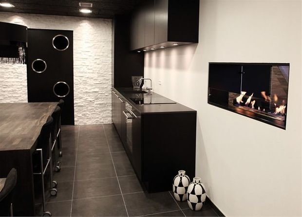 Фотография: Кухня и столовая в стиле Хай-тек, Квартира, Дома и квартиры – фото на INMYROOM