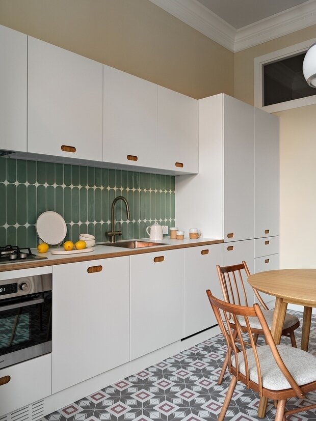 Фотография: Кухня и столовая в стиле Скандинавский, Современный, Переделка, Кирпичный дом, энциклопедия_кухня, до и после – фото на INMYROOM