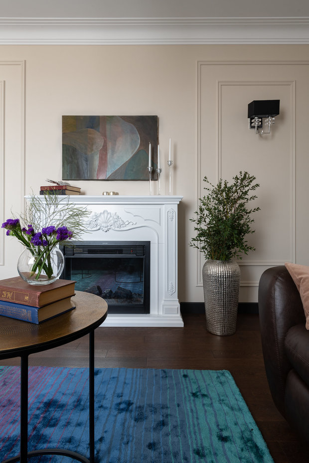 Дизайн: Карина Римик. Молдинги — «Европласт»