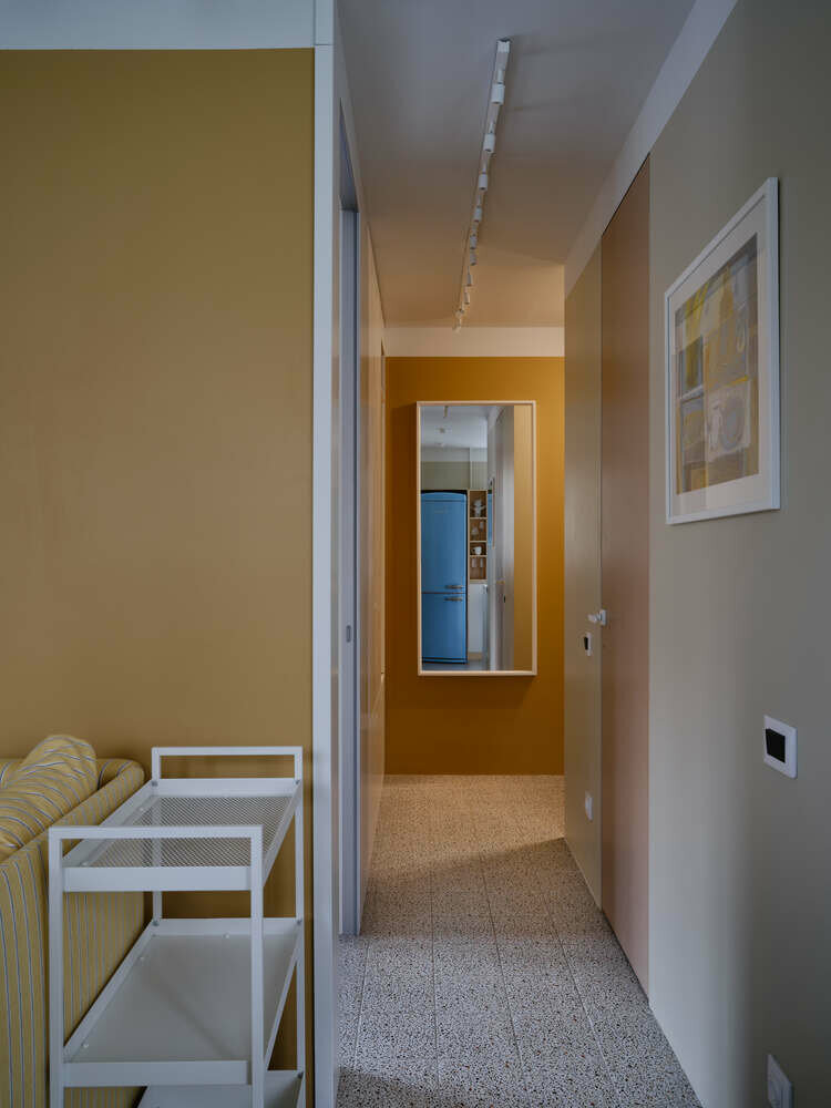 Фотография: Прихожая в стиле Современный, Минимализм, Малогабаритная квартира, Квартира, Проект недели, Москва, Хрущевка, Кирпичный дом, 2 комнаты, до 40 метров, Надежда Полякова – фото на INMYROOM Фотография: Прихожая в стиле Современный, Минимализм, Малогабаритная квартира, Квартира, Проект недели, Москва, Хрущевка, Кирпичный дом, 2 комнаты, до 40 метров, Надежда Полякова – фото на INMYROOM