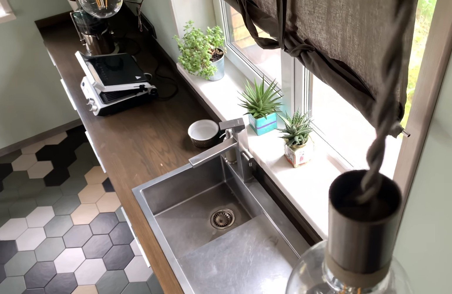 Фотография: Кухня и столовая в стиле Современный, Советы, Сбербанк, домклик, Сбер, СберСтрахование, ошибки в ремонте кухни, ляпы в ремонте – фото на INMYROOM Фотография: Кухня и столовая в стиле Современный, Советы, Сбербанк, домклик, Сбер, СберСтрахование, ошибки в ремонте кухни, ляпы в ремонте – фото на INMYROOM