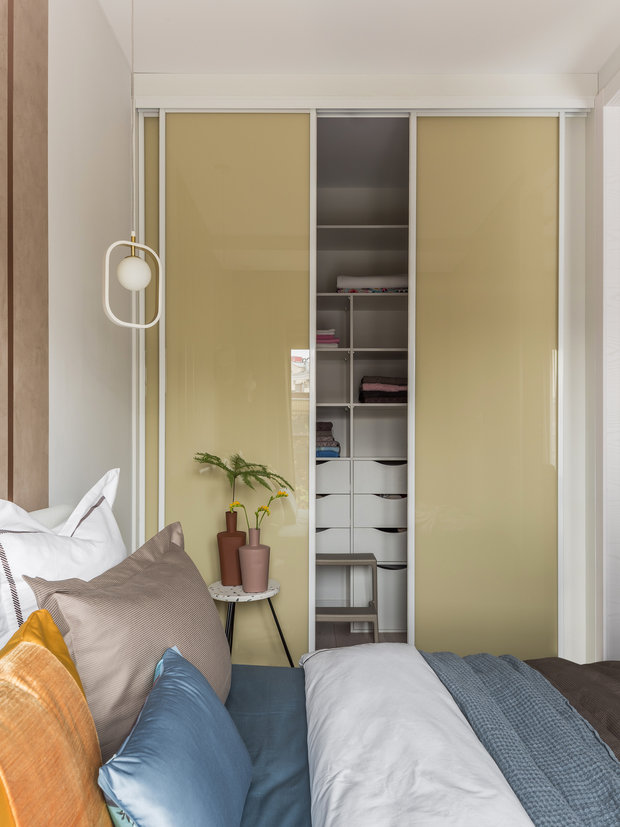 Фотография: Спальня в стиле Современный, Малогабаритная квартира, Квартира, Проект недели, Москва, 2 комнаты, до 40 метров, Яна Рябченко, Yosign – фото на INMYROOM