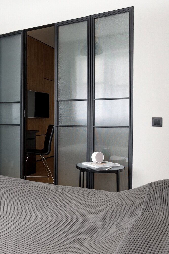 Фотография: Спальня в стиле Современный, Минимализм, Скандинавский, Малогабаритная квартира, Квартира, Проект недели, Краснодар, 2 комнаты, 40-60 метров, Монолитно-кирпичный, Denish Design, Кристина Селютина – фото на INMYROOM Фотография: Спальня в стиле Современный, Минимализм, Скандинавский, Малогабаритная квартира, Квартира, Проект недели, Краснодар, 2 комнаты, 40-60 метров, Монолитно-кирпичный, Denish Design, Кристина Селютина – фото на INMYROOM