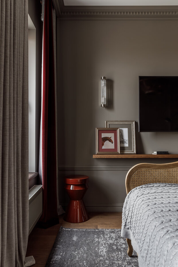 Фотография: Спальня в стиле Эклектика, Квартира, Проект дня, 3 комнаты, Более 90 метров, Тюмень, современный с элементами лофта, эклектика с элементами классики, Анна Селиванова – фото на INMYROOM