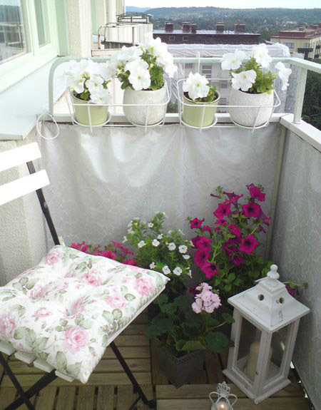Фотография: Балкон в стиле Прованс и Кантри, Квартира, Аксессуары, Мебель и свет, Терраса, Советы, Ремонт на практике, бюджетное обновление балкона, экономичный ремонт на балконе – фото на INMYROOM