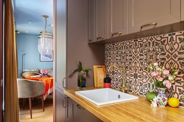 Фотография: Кухня и столовая в стиле Скандинавский, Эклектика, Винтажный, Малогабаритная квартира, Квартира, Проект дня, Санкт-Петербург, 2 комнаты, 40-60 метров, Эльнара Майылова – фото на INMYROOM