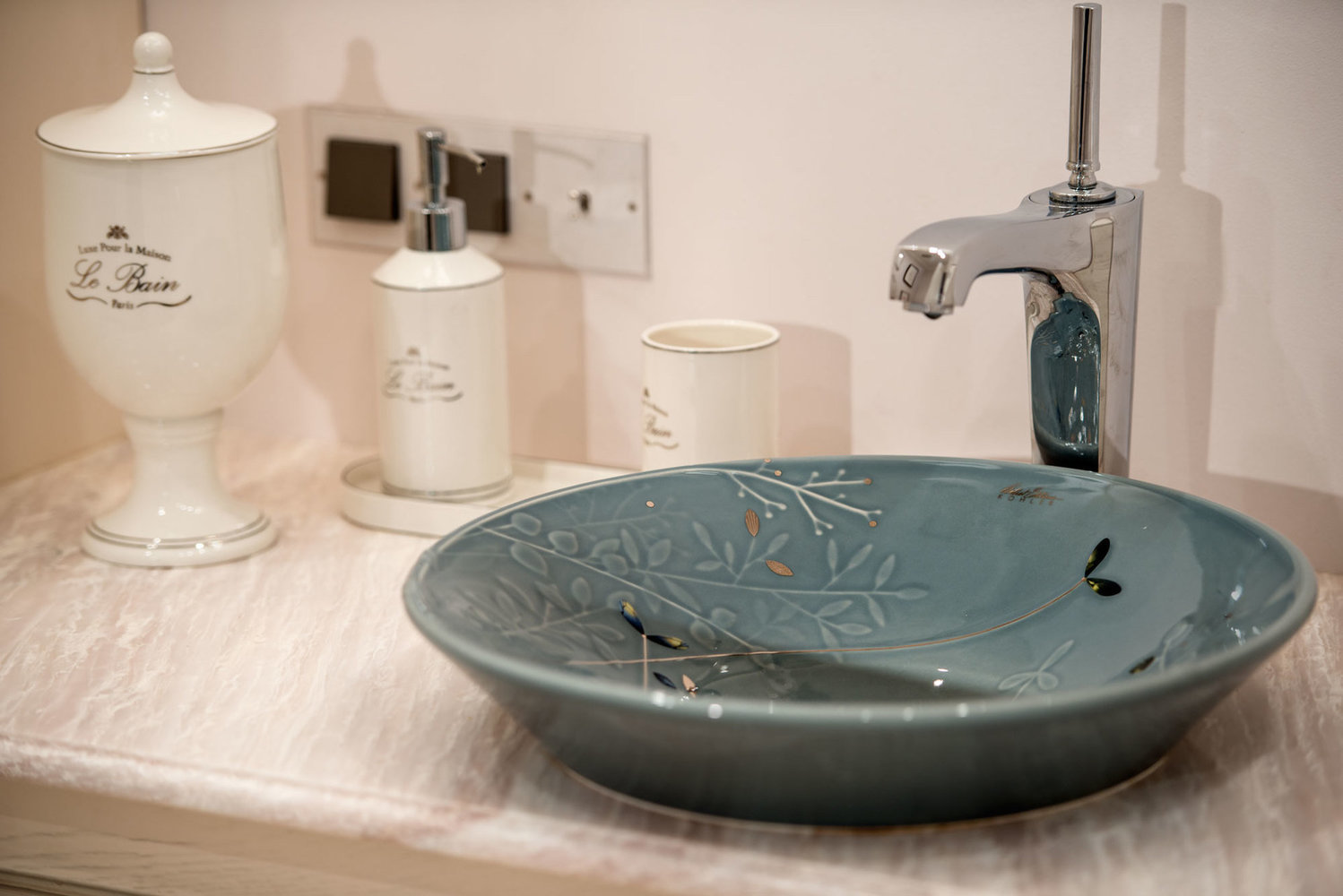 Фотография: Ванная в стиле Классический, Квартира, Проект недели, Москва, Виктория Киорсак, 4 и больше, Более 90 метров – фото на INMYROOM Фотография: Ванная в стиле Классический, Квартира, Проект недели, Москва, Виктория Киорсак, 4 и больше, Более 90 метров – фото на INMYROOM