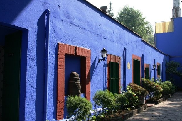 Фотография:  в стиле , Декор и DIY, Дом, Голубой, Мексика, Дом и дача, Мехико, Фрида Кало – фото на INMYROOM