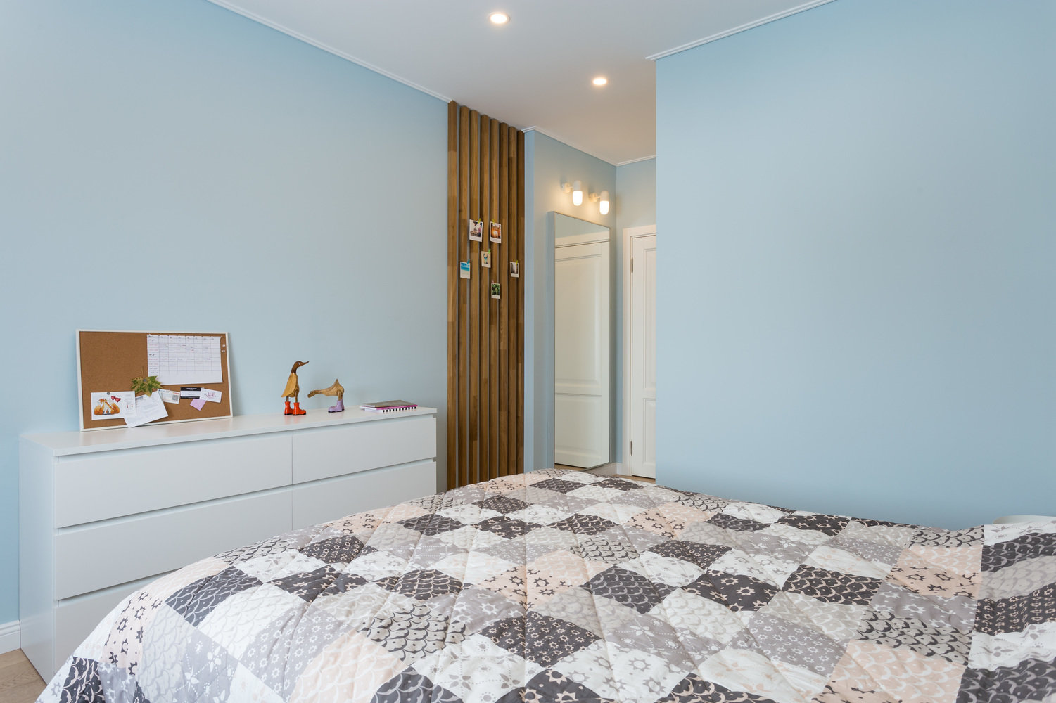 Фотография: Спальня в стиле Скандинавский, Квартира, Проект недели, Санкт-Петербург, Монолитный дом, 2 комнаты, 40-60 метров, Екатерина Савенкова, Архитектура Интерьера – фото на INMYROOM