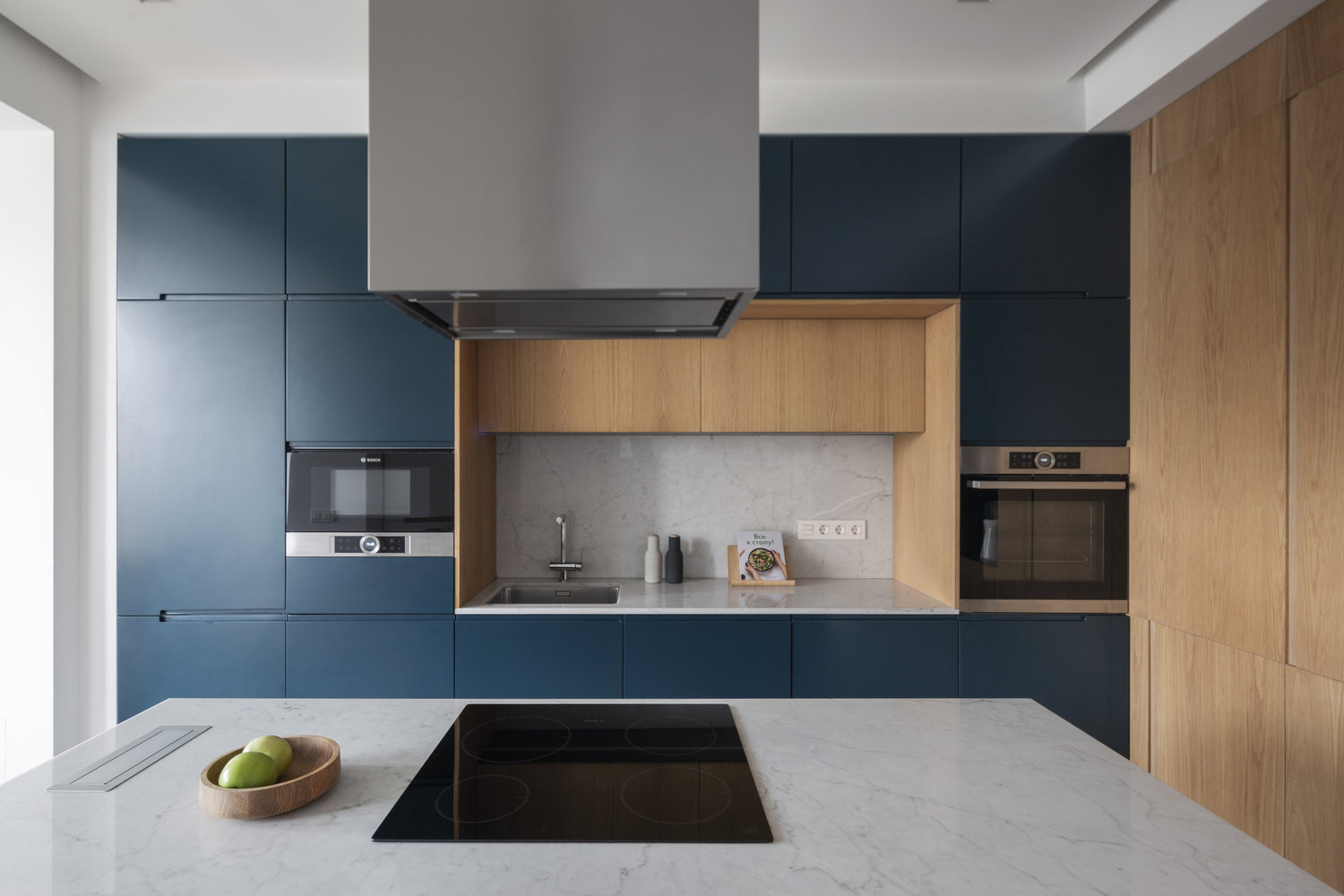 Фотография: Кухня и столовая в стиле Современный, Квартира, Проект недели, Москва, Монолитный дом, 4 и больше, Более 90 метров, Zeworkroomstudio – фото на INMYROOM Фотография: Кухня и столовая в стиле Современный, Квартира, Проект недели, Москва, Монолитный дом, 4 и больше, Более 90 метров, Zeworkroomstudio – фото на INMYROOM