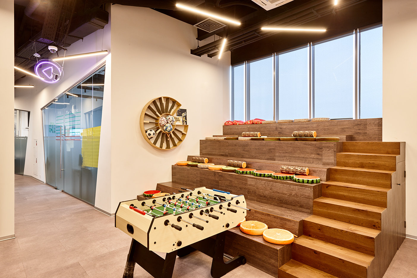 Фото из портфолио Геометрия пространства для офиса – фотографии дизайна интерьеров на INMYROOM Фото из портфолио Геометрия пространства для офиса – фотографии дизайна интерьеров на INMYROOM