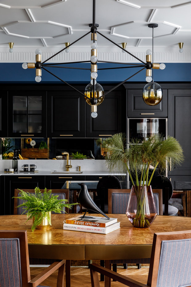 Фотография: Кухня и столовая в стиле Классический, Эклектика, Москва, Желтый, Синий, 3 комнаты, Более 90 метров, #эксклюзивныепроекты, Римма Семенова, Александр Володин – фото на INMYROOM