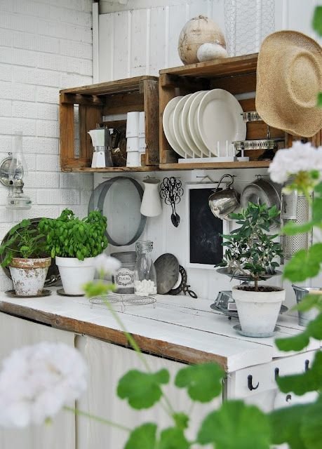 Фотография: Кухня и столовая в стиле Прованс и Кантри, Малогабаритная квартира, Квартира, Флористика, Стиль жизни, Зимний сад – фото на INMYROOM