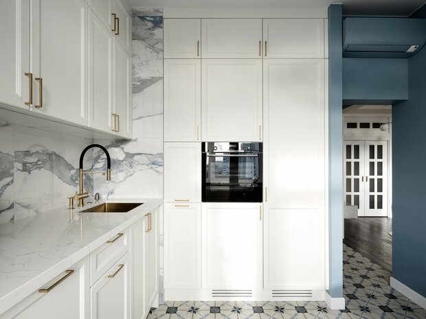 Фотография: Кухня и столовая в стиле Классический, Современный, Минимализм, Квартира, Проект недели, Москва, Сталинка, 3 комнаты, 40-60 метров, UN Buro, Анастасия Потапова – фото на INMYROOM