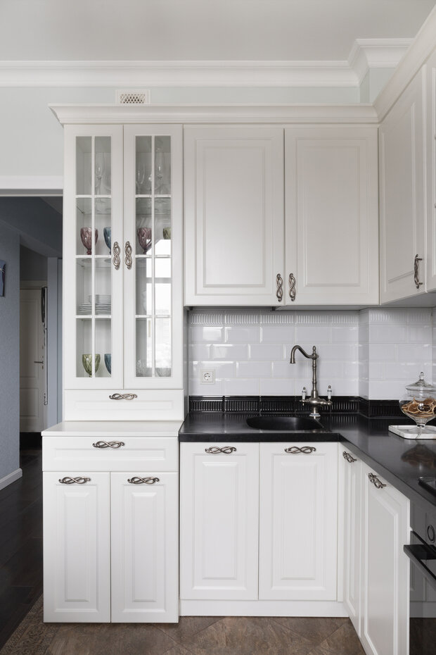 Фотография: Кухня и столовая в стиле Классический, Современный, Квартира, Проект дня, Москва, Сталинка, 2 комнаты, 60-90 метров, Сокольники – фото на INMYROOM