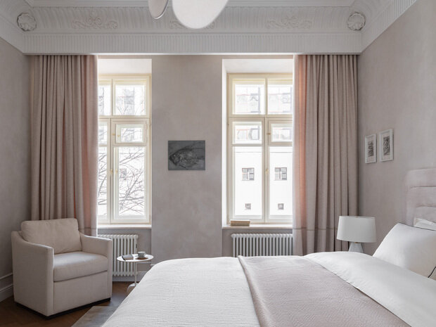 Фотография: Спальня в стиле Классический, Современный, Квартира, Проект дня, Москва, Анна Макеева, Кирпичный дом, 3 комнаты, Более 90 метров, современный с элементами классики и роскоши – фото на INMYROOM