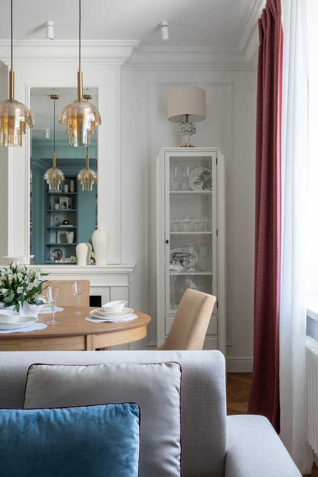 Фотография: Кухня и столовая в стиле Классический, Современный, Эклектика, Квартира, Проект недели, Санкт-Петербург, 3 комнаты, Более 90 метров, Монолитно-кирпичный, Ольга Воронкова – фото на INMYROOM