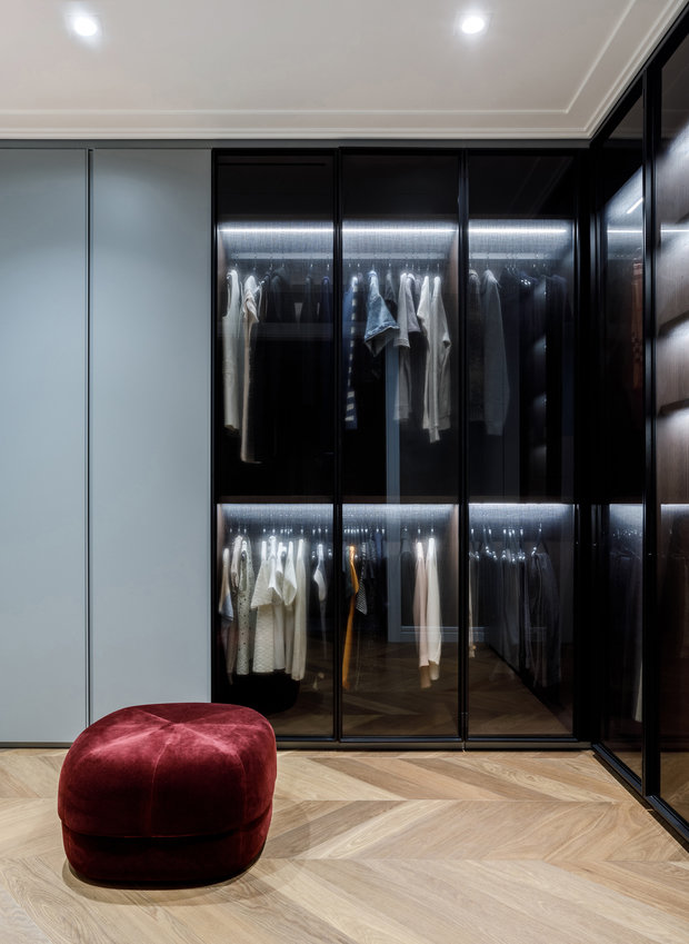 Фотография: Гардеробная в стиле Современный, Квартира, Проект дня, Москва, Айя Лисова, 4 и больше, Более 90 метров, Aiya Design – фото на INMYROOM