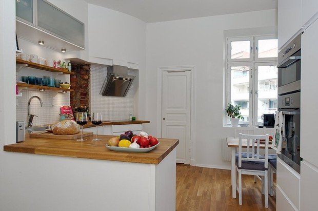 Фотография: Кухня и столовая в стиле Скандинавский, Современный, Декор интерьера, Интерьер комнат, Мебель и свет, Цвет в интерьере, Белый, Тема месяца, Окна – фото на INMYROOM