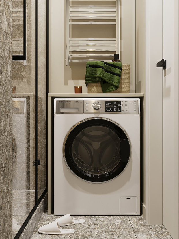 Торец стиральной машины закрыт мебельными фасадами.