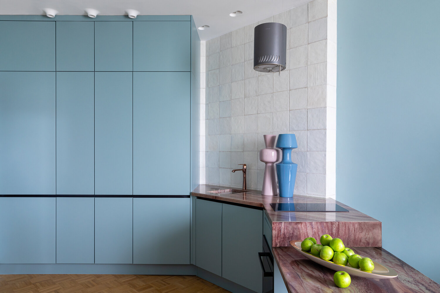 Фотография: Кухня и столовая в стиле Современный, Эклектика, Квартира, Проект недели, Воронеж, Монолитный дом, 2 комнаты, 40-60 метров, Анастасия Слободская – фото на INMYROOM