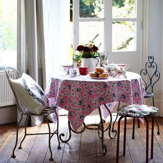 Фотография: Кухня и столовая в стиле Прованс и Кантри, Скандинавский, Интерьер комнат, Обеденная зона – фото на INMYROOM