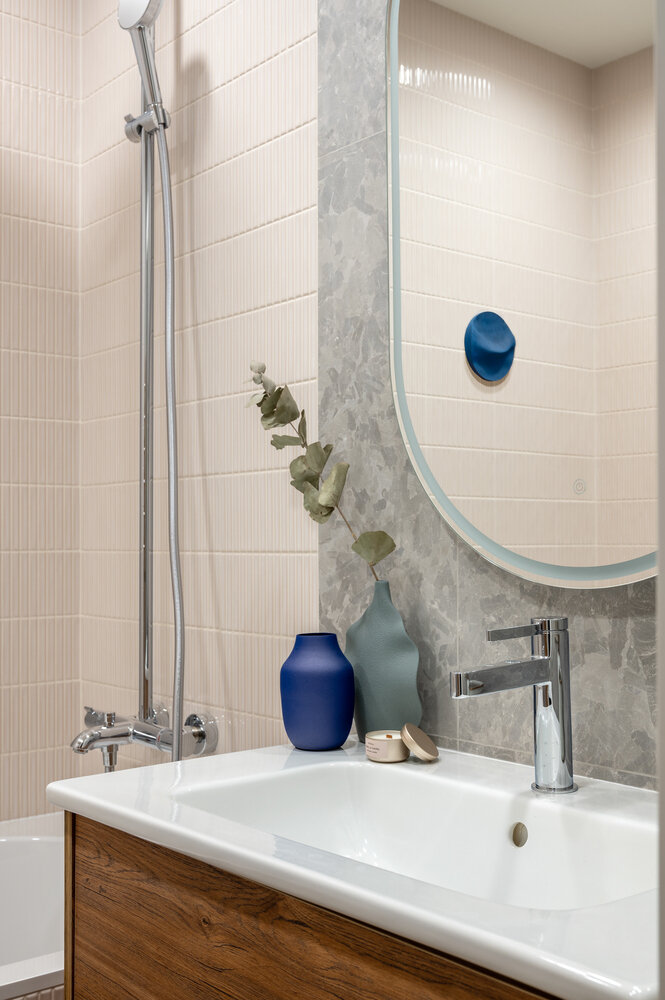 Фотография: Ванная в стиле Современный, Квартира, Проект дня, Москва, П-44, Панельный дом, 3 комнаты, 60-90 метров, Елизавета Матвейко – фото на INMYROOM Фотография: Ванная в стиле Современный, Квартира, Проект дня, Москва, П-44, Панельный дом, 3 комнаты, 60-90 метров, Елизавета Матвейко – фото на INMYROOM